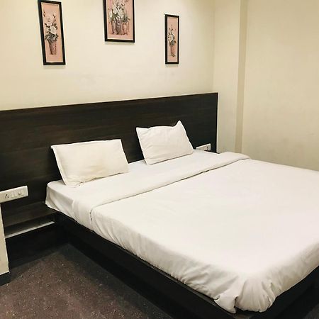 Hotel Divine อินดอร์ ภายนอก รูปภาพ